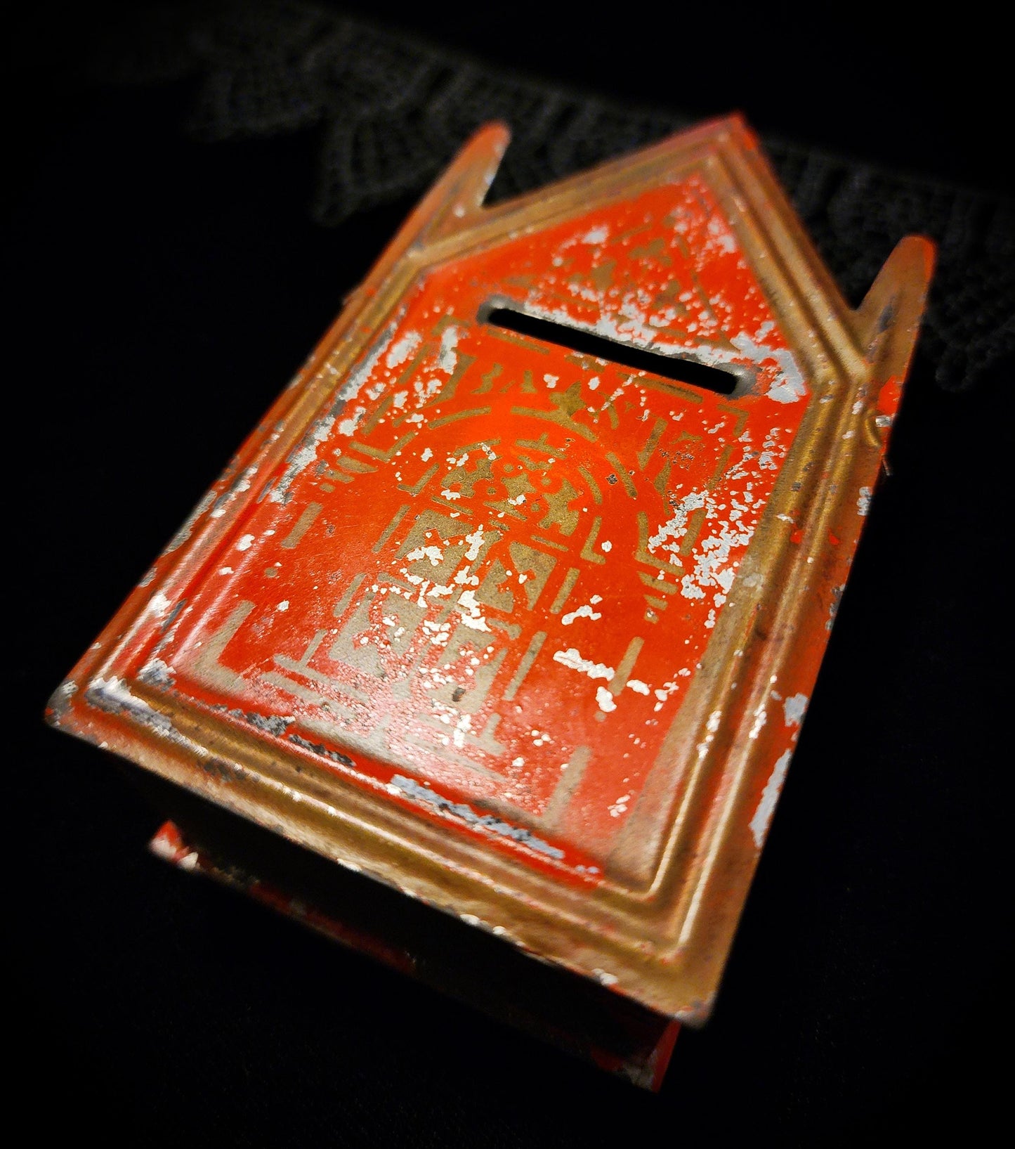 Tin Gothic Bank