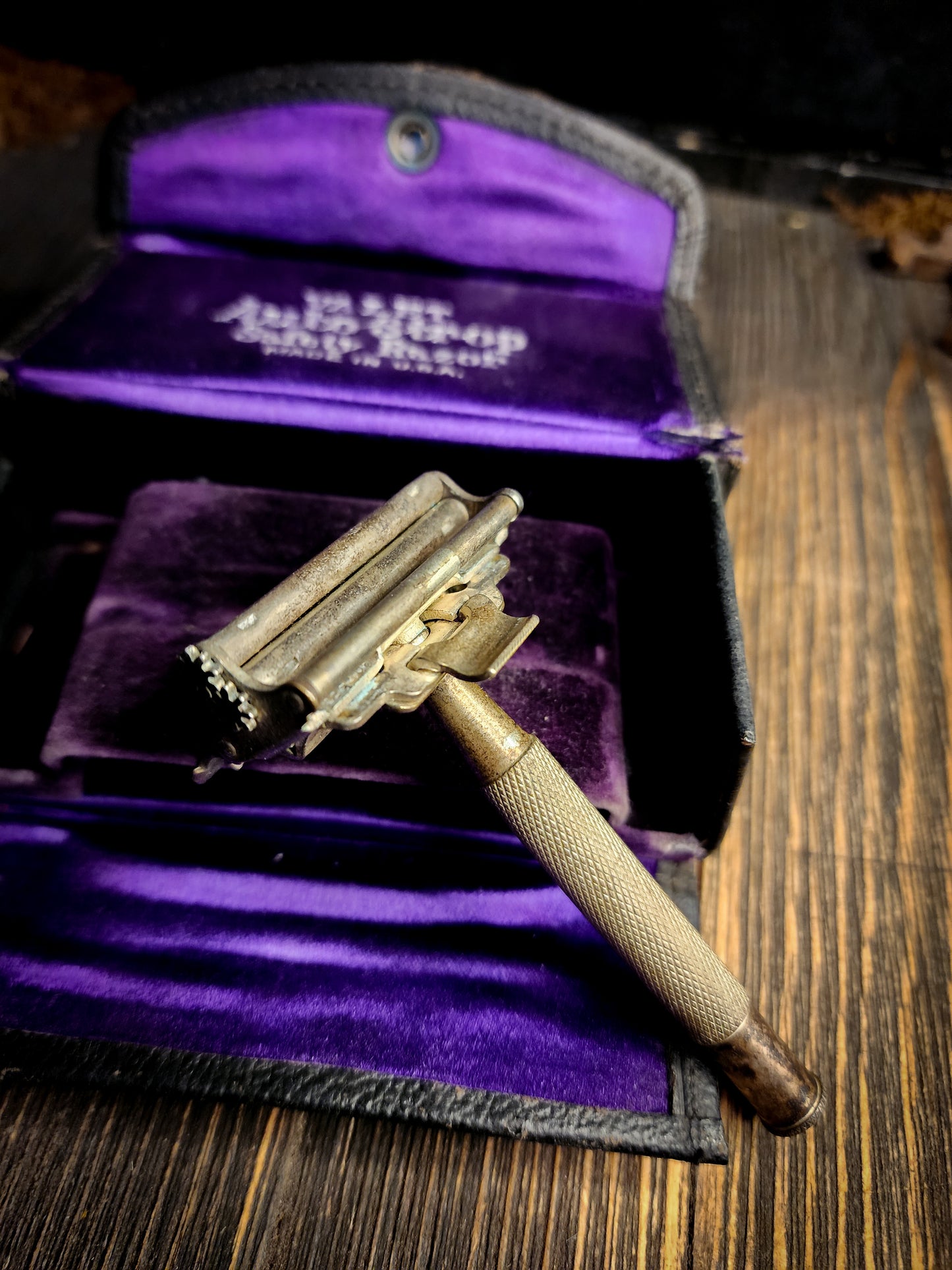 Vintage 1930's Razor With Case