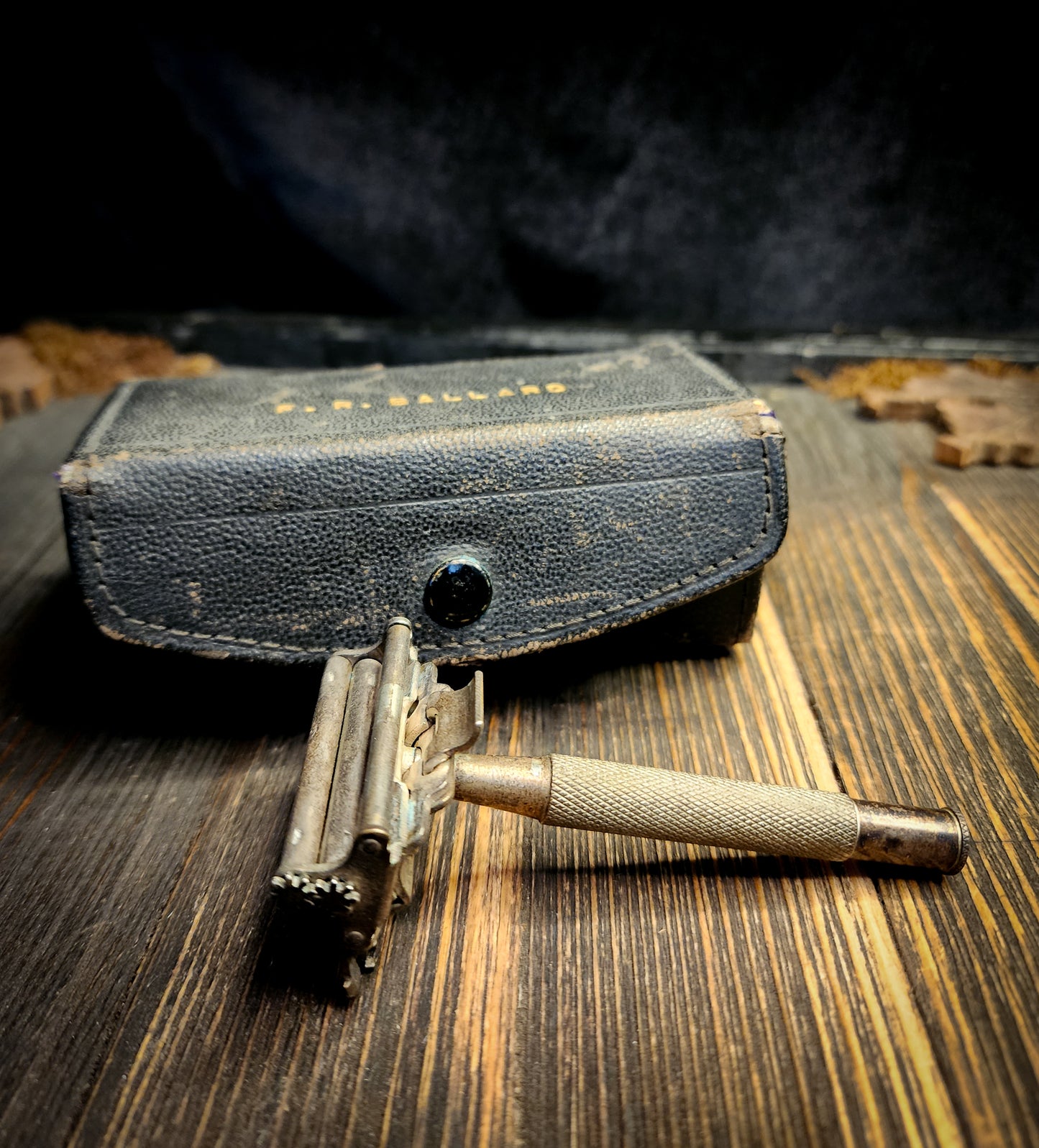 Vintage 1930's Razor With Case